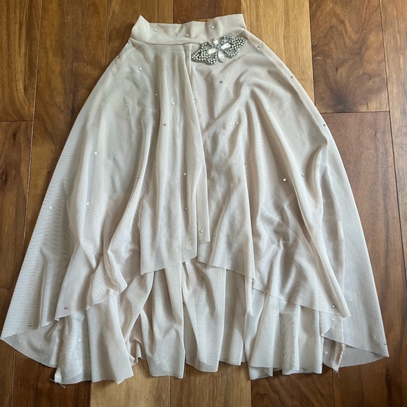 Elegant Beige Dance Costume Set - Picture 3 of 3